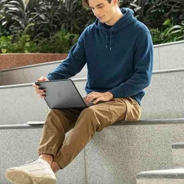 Etui na laptopa UNIQ Venture do MacBook Air 13 (2018 -2022) czarny/midnight black