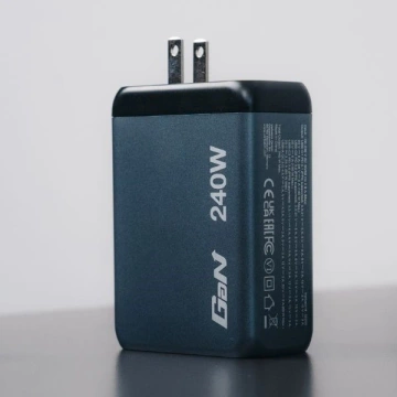 Verbatim GaN 240W Wandladegerät 3xUSB-C/USB-A grauer Adapter