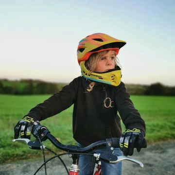 Kask rowerowy dziecięcy z odpinaną szczęką Rockbros TT-32SOYB-S rozmiar S - żółto-pomarańczowy