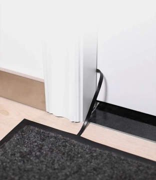 UGREEN Kabel flach Internet Netzwerkkabel Ethernet Patchkabel RJ45 Cat 6 UTP 1000 Mbit/s 0,5 m schwarz (50183)