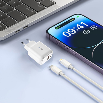 C20W 2-PORT NETZWERKLADEGERÄT PD20W/QC3.0 LIGHTNING KABEL WEISS