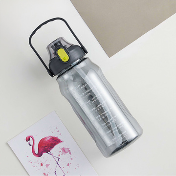 Flasche, Trinkflasche mit Strohhalm, 1,5l, motivierend, mit Erinnerung, mit motivierender Maßnahme, mit Griff, schwarze Waschbürste