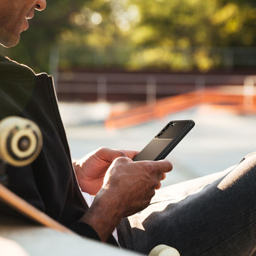 Etui do Samsung Galaxy S21 FE futerał Spigen Rugged Armor Matte Black