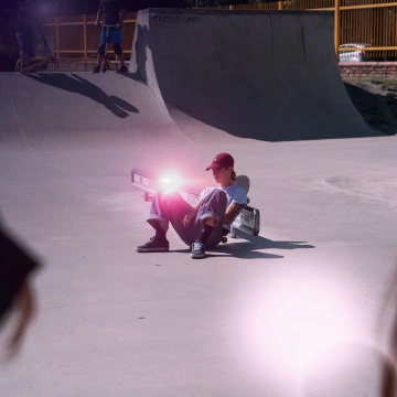 Prywatyzujące szkło hartowane na Apple iPhone 16 Pro - 3mk Rainbow Privacy