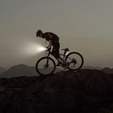 Wozinsky Thermo-Wasserflaschentasche für Fahrrad oder Roller 1 l schwarz (WBB29BK)