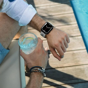 Stainless Line Armband für Apple Watch 4 / 5 / 6 / 7 / 8 / 9 / SE / Ultra 1 / 2 (42 / 44 / 45 / 49 mm) Silber