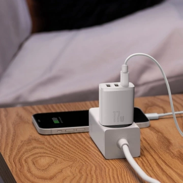 Baseus Compact 3x USB Typ A 17W Wandladegerät Schwarz