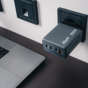 Ładowarka sieciowa Verbatim GaN 200W 3xUSB-C/USB-A + Adapter 